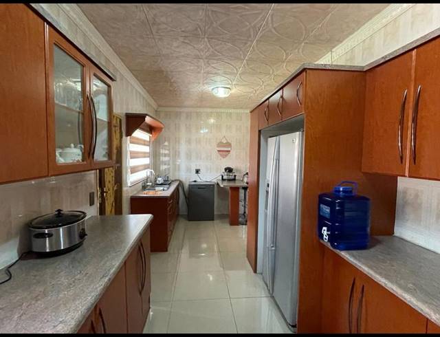 3 BEDROOM HOUSE FOR SALE IN KOSMOSPARK
